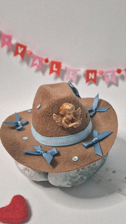 Mini cherub cowboy hat (one available)