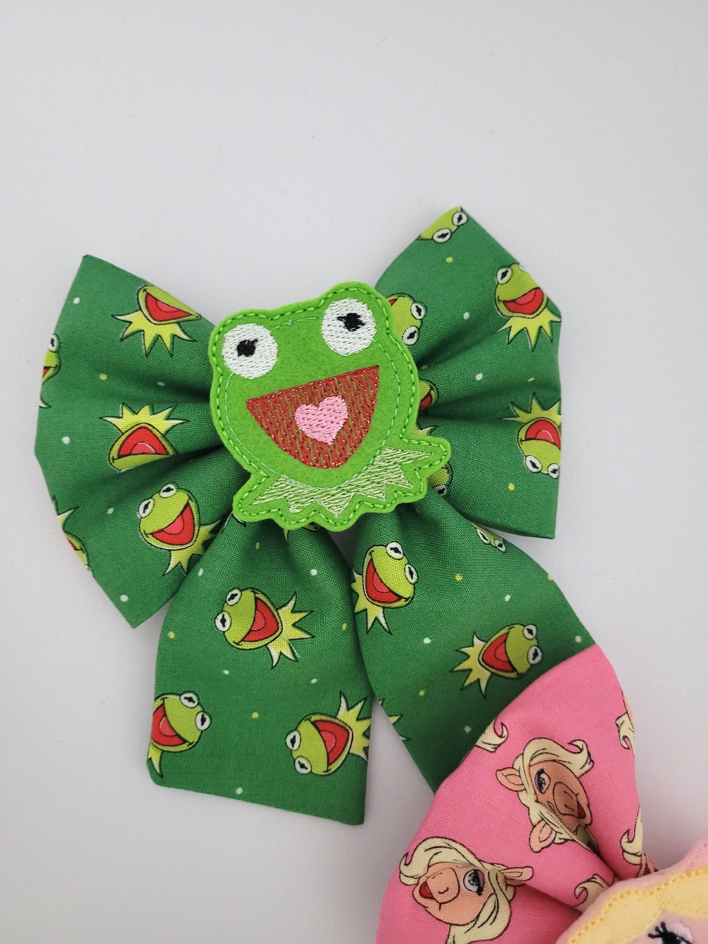 Green frog embroidered sailor bow